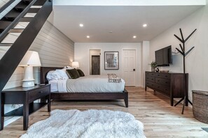 4 slaapkamers, reisbedje, wifi, beddengoed