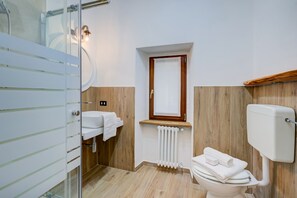 تجهيزات دش، مجففات شعر، مراحيض شطف، مناشف