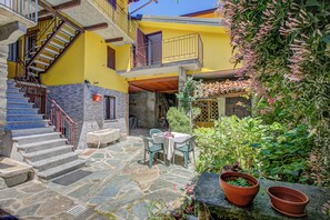 تناول الطعام بالخارج