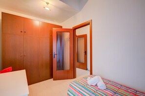 3 عدّة غرف نوم وواي فاي مجانًا وملاءات أسرّة