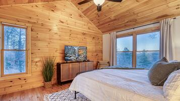 3 soveværelser, skrivebord, strygejern/strygebræt, weekendseng