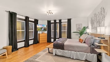 3 bedrooms, desk, iron/ironing board, travel cot