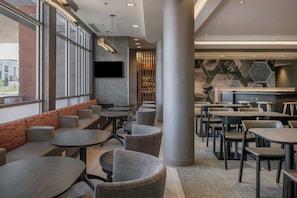 Free daily buffet breakfast  - SpringHill Suites by Marriott Phoenix West/Avondale (Avondale)