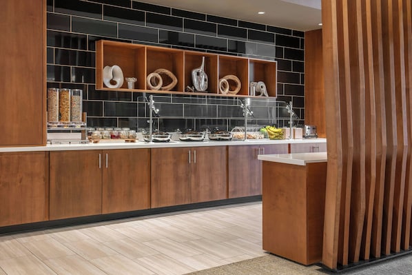 Free daily buffet breakfast - SpringHill Suites by Marriott Phoenix West/Avondale (Avondale)