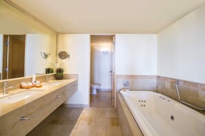 Serviettes fournies, papier de toilette