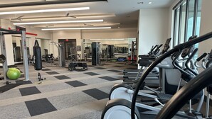 A gym with treadmills, exercise balls, and weightlifting equipment. - The Heights Cozy Stay - Gym&pool 12mins to Midtown and Downtown (Houston)