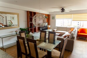 Living area - Beautiful 3-bedroom, 3-story family home near San Borja (La Victoria)