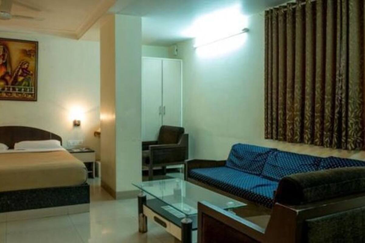 Deluxe Studio Suite, City View | Free WiFi, bed sheets