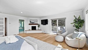 Room - Serene Mountain Home with Ocean View! (Aptos)