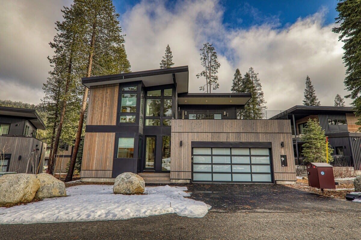 Luxurious 4BR - 3 Min to Palisades Tahoe!