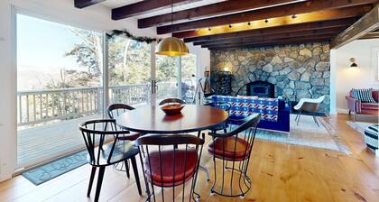 Mtn-view home with large deck, wood stove, firepit, grill, streaming, W/D, & AC