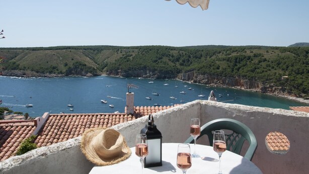 Outdoor dining - Beautiful house with a spectacular sea view (l'Escala)