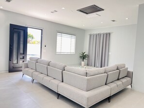 Interior - BRAND NEW MODERN RETREAT, POOL, SPA CLOSE BEACHES,DISNEYLAND,ANAHEIM CONVENTION. (Midway City)