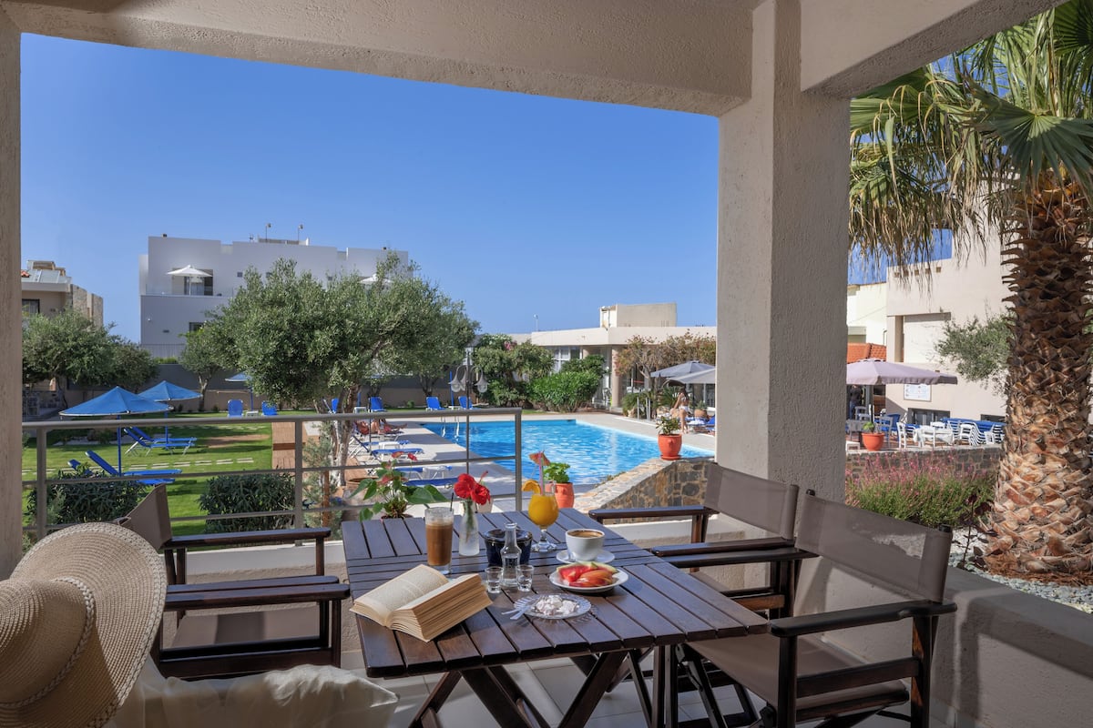 One Bedroom Apartment, Pool View | Utsikt fra rommet