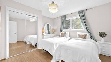 5 bedrooms, desk, iron/ironing board, WiFi