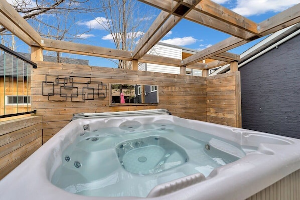 Bain à remous extérieur