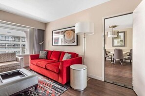 TV - Washington DC | Friends Capital Retreat | Gym + Downtown | 2BR (Washington)