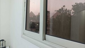Room - Eygpt pyramids iew (Giza)