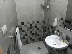 Bathroom - Eygpt pyramids iew (Giza)