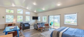 #StayinMyDistrict Oceanview Studio Loft