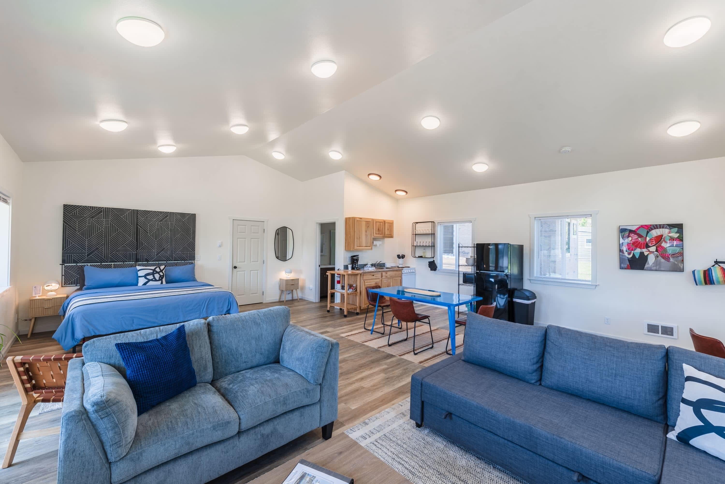 1 bedroom, desk, iron/ironing board, WiFi