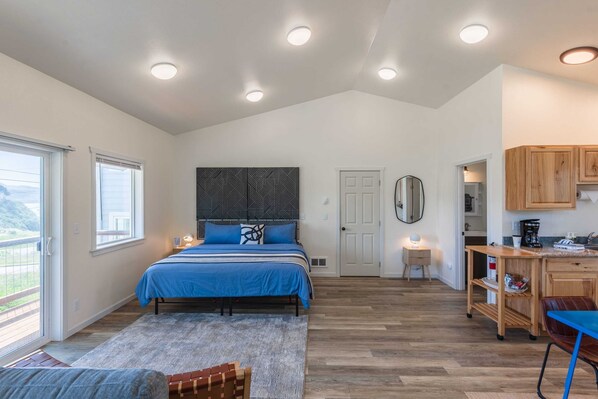 1 Schlafzimmer, Schreibtisch, Bügeleisen/Bügelbrett, Reisekinderbett