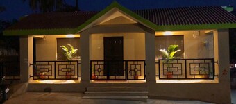 Luxurious 5 BHK Villa with Garden Oasis on the Majestic Mount Abu.