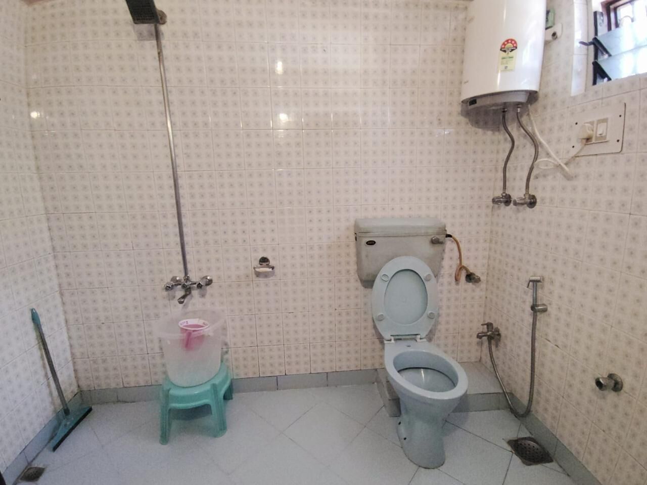 Ducha, toallas, jabón, shampoo
