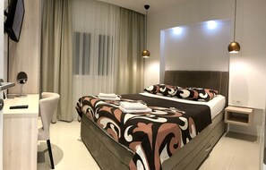Iron/ironing board, Internet, bed sheets