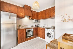 Réfrigérateur, micro-ondes, four, cafetière/bouilloire