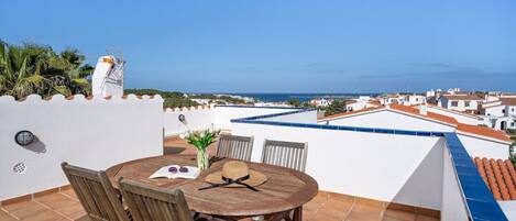 تناول الطعام بالخارج