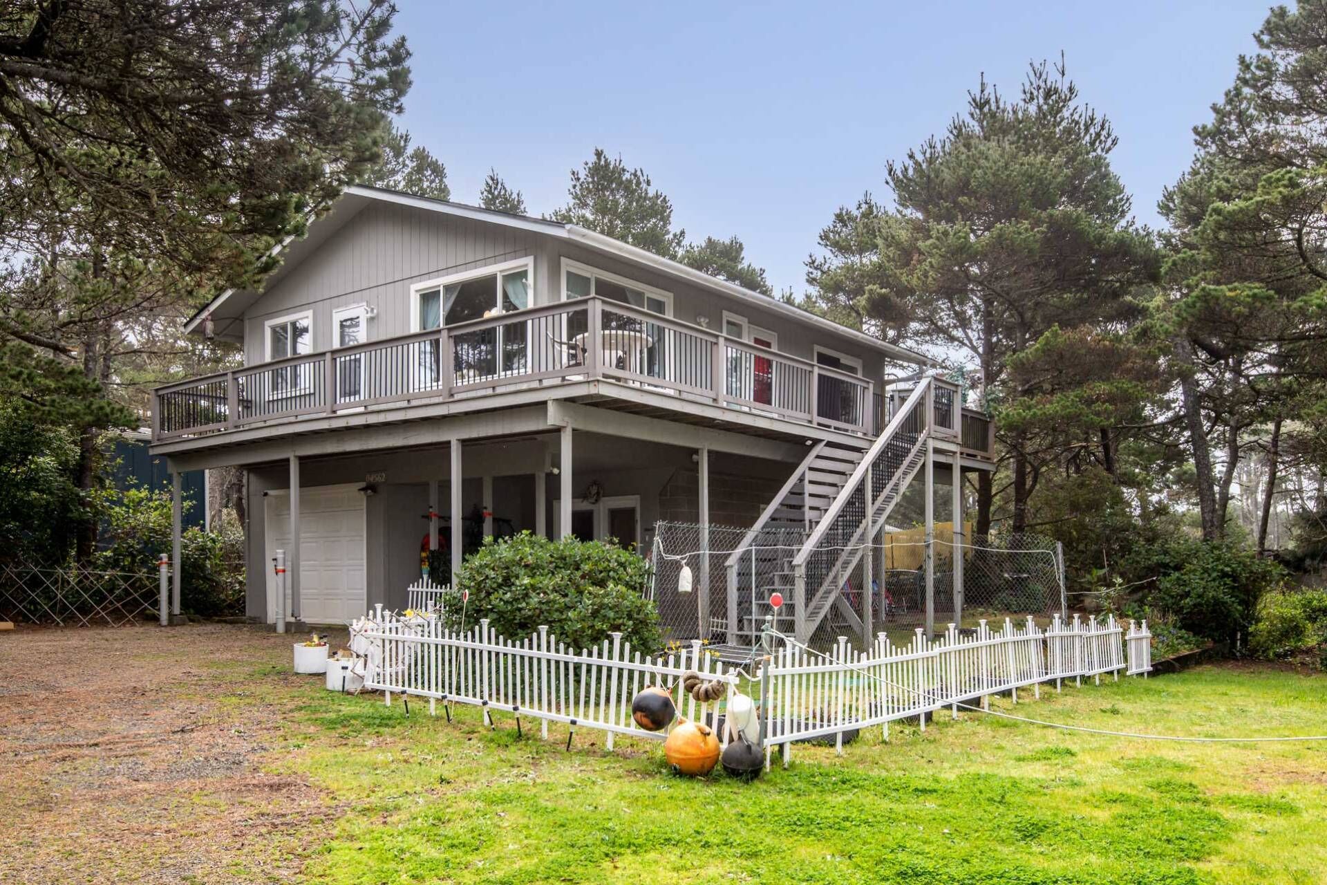 New Listing! Adorable beach area cottage with two separate living areas, walk to the beach.
