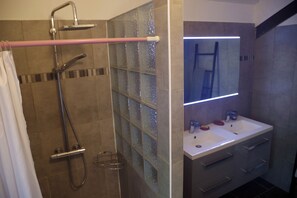 Shower, towels, soap, toilet paper - Chalet AU Mercantour (Belvédère)