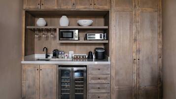 Junior Villa, Vineyard View | Minibar
