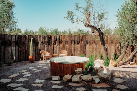 Bañera de hidromasaje privada