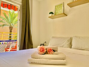 3 bedrooms, iron/ironing board, free WiFi, bed sheets - Santa Cruz Home by Gloove (Alicante / Alacant)