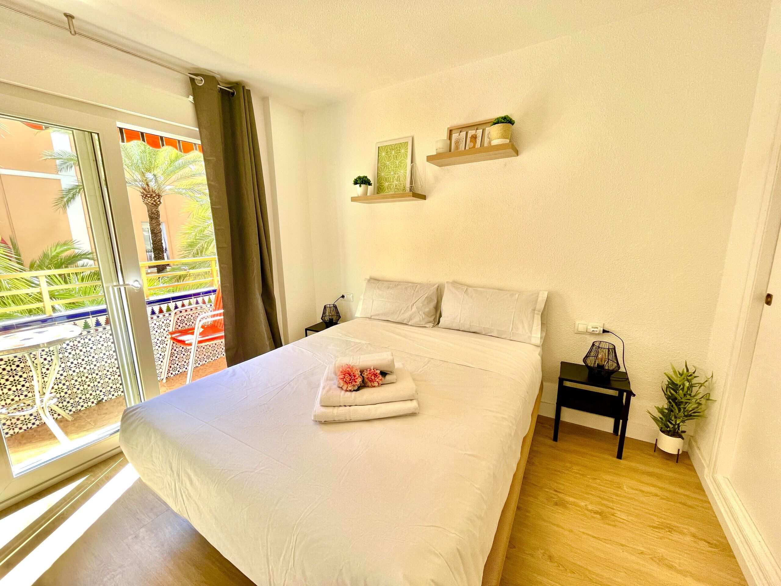 3 slaapkamers, een strijkplank/strijkijzer, gratis wifi, beddengoed