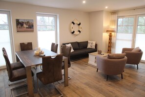 Dining - Nagelneue und Wunderschöne Ferienwohnung Direkt am Wasser! (Eilsum)