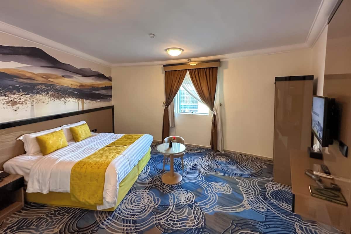 Double Room | Premium bedding, pillowtop beds, blackout drapes, free WiFi