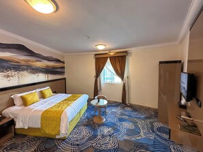 Felles sovesal – familie | Sengetøy av topp kvalitet, senger med overmadrass og blendingsgardiner