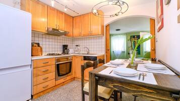 Kühlschrank, Ofen, Herdplatte, Geschirrspüler