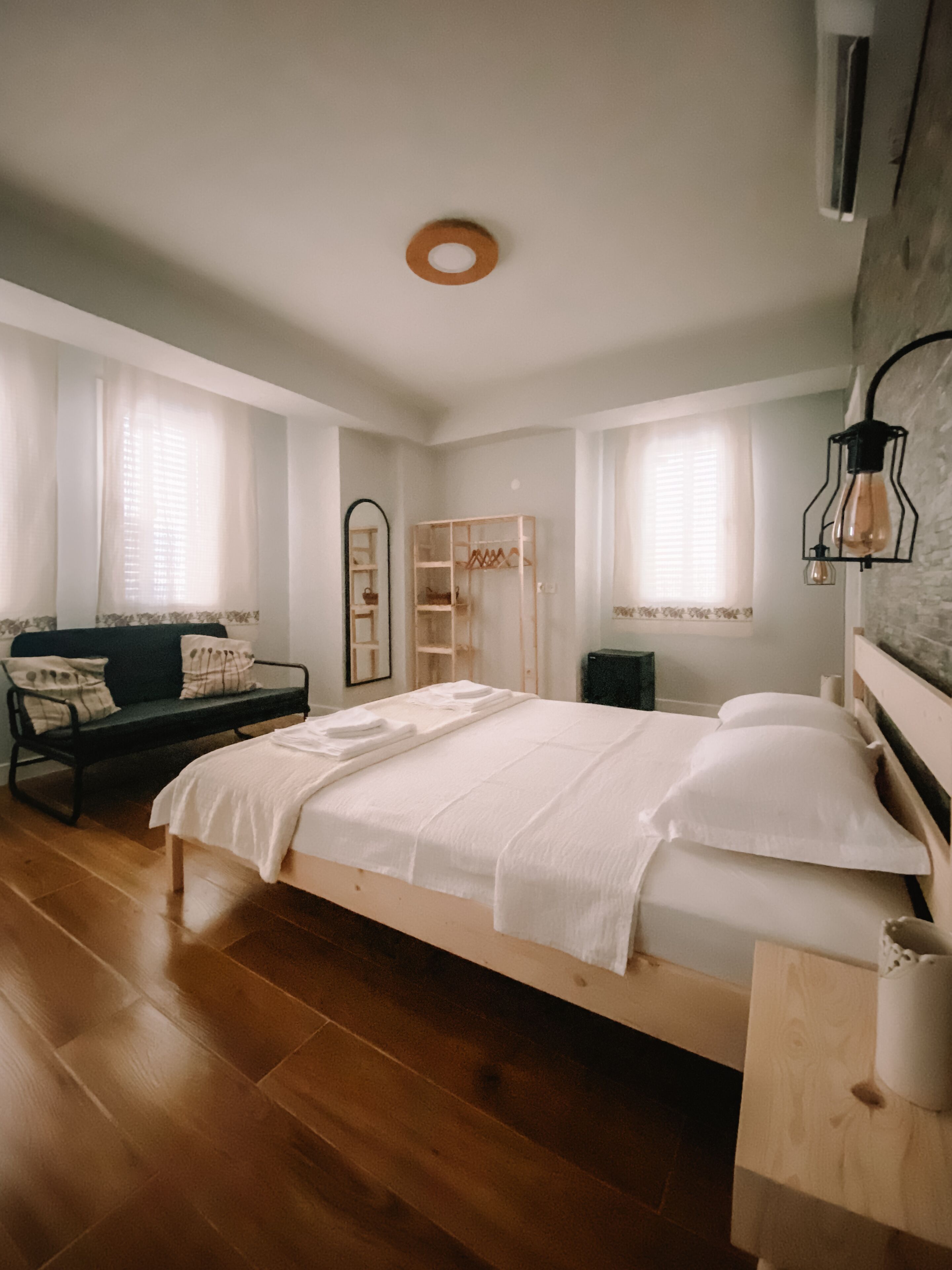 Premium bedding, minibar, individually decorated, individually furnished