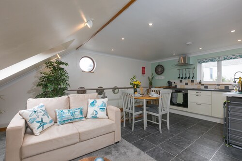 Trevayla – Sleep Three – On-Site Parking – Outside Space