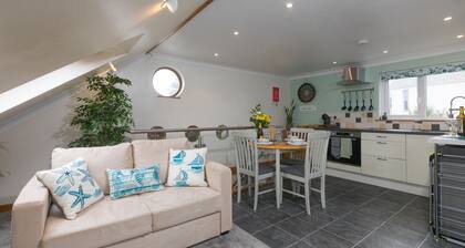 Trevayla â Sleep Three â On-Site Parking â Outside Space