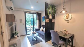 Apartment, 1 Bedroom, Accessible, Balcony | Ruang tamu