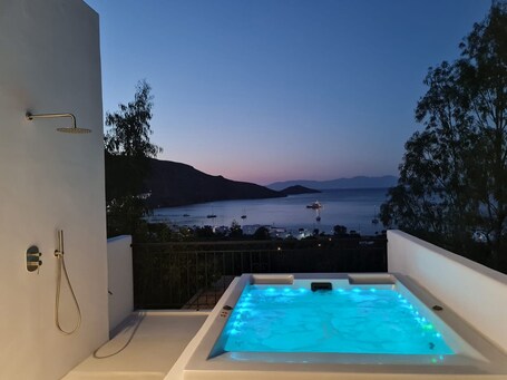 Bañera de hidromasaje privada