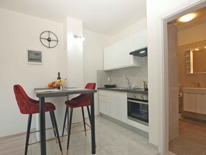 Fridge, oven, stovetop