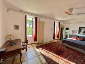4 bedrooms, desk, iron/ironing board, free WiFi - Bâtisse de 1786 à Vallon Pont Darc (Vallon-Pont-d'Arc)