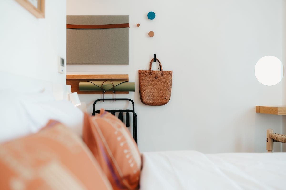 Standard Room, City View | Peti besi dalam bilik, dihias secara berasingan