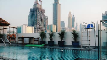 3 udendørs pools
